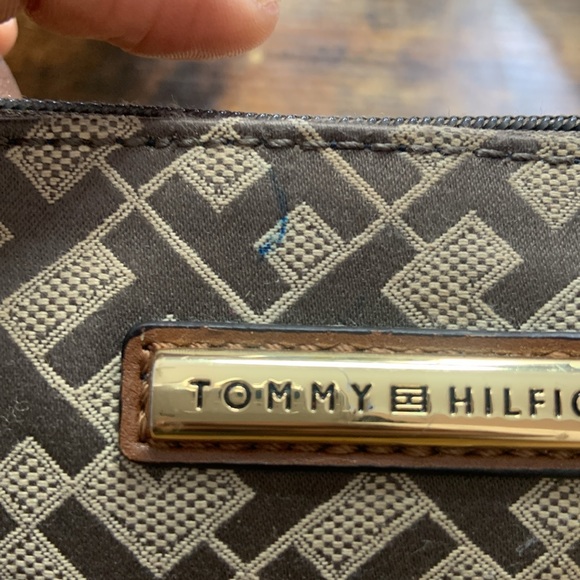 ‘TOMMY HILFIGER’ WRISTLET!! - Picture 7 of 8